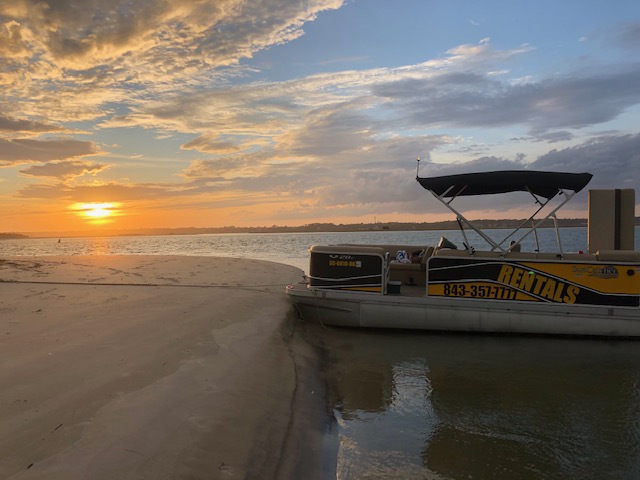 Sunrise pontoon boat rentals in Murrells Inlet
